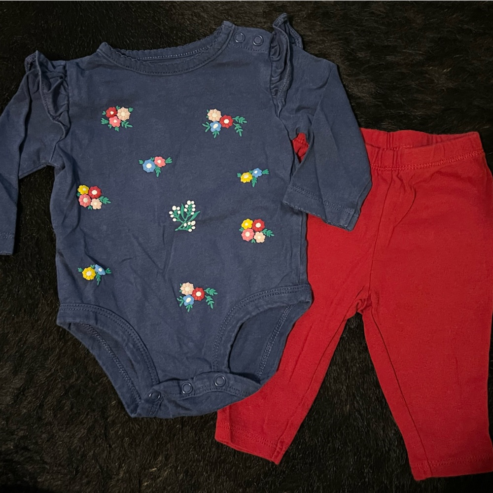 3/$15❣️ Baby Girl Summer Floral Red and Blue Outfit; 3 months